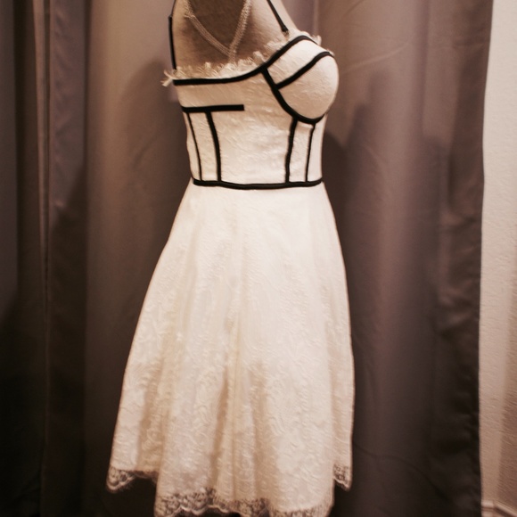 Black and white dress - Picture 2 of 8